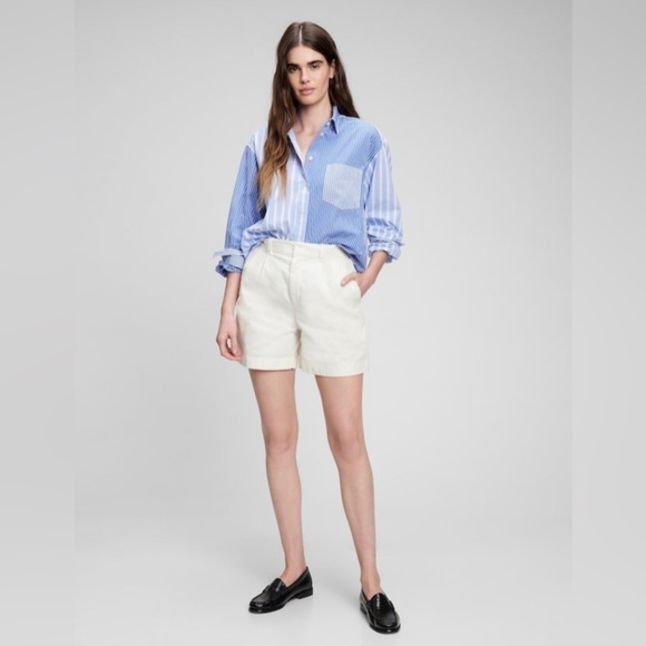 NWT! New Off White High Rise Pleated Khaki Shorts with Washwell - Size 10🩵 - Picture 1 of 4